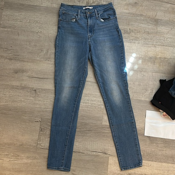 Levi's Denim - Women’s Levi skinny jeans